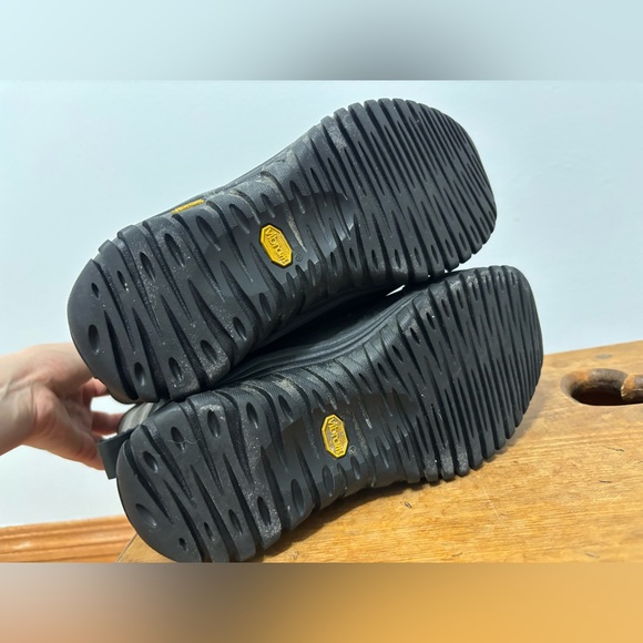 UGG Adirondack Winter Boots - Picture 8 of 9